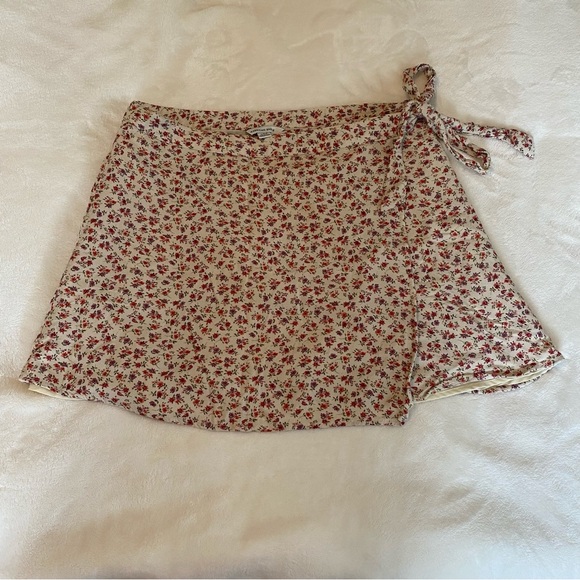 American Eagle Outfitters Dresses & Skirts - American Eagle Floral Wrap Skirt